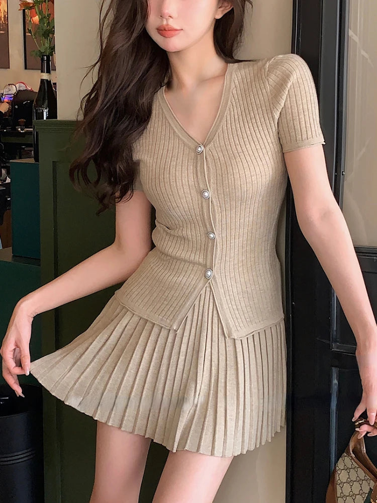 Retro Bodycon Mini Skirt Set – Casual Top + Pleated Skirt