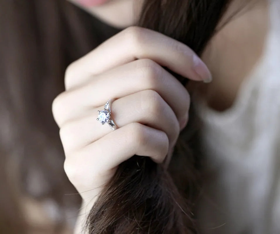 925 Silver Six-Claw Ring – Diamond Style