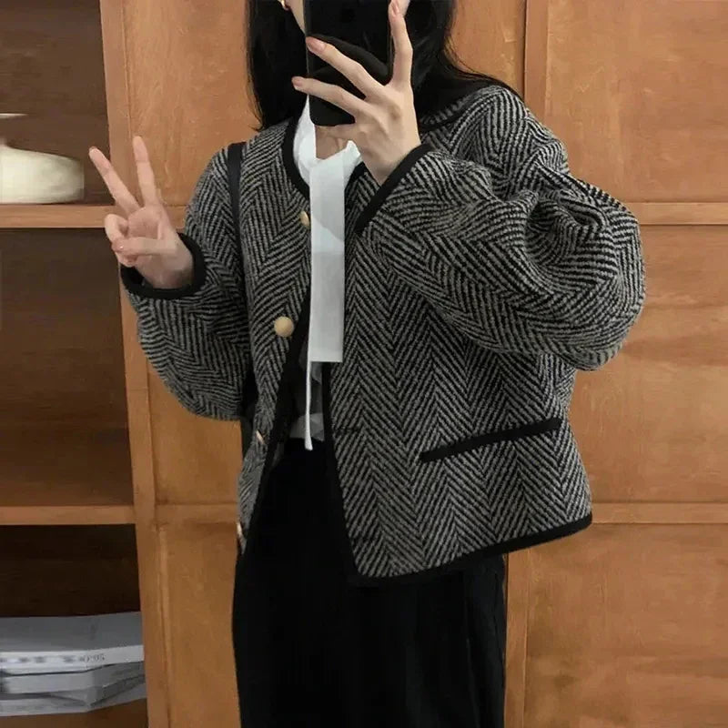 Cropped Tweed Jacket – Loose Elegant Fall Look