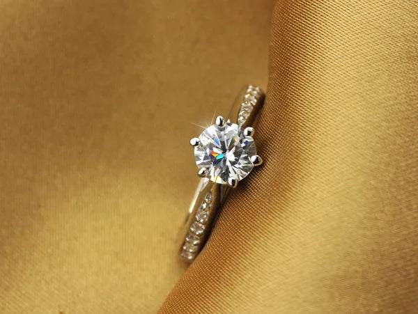 925 Silver Six-Claw Ring – Diamond Style