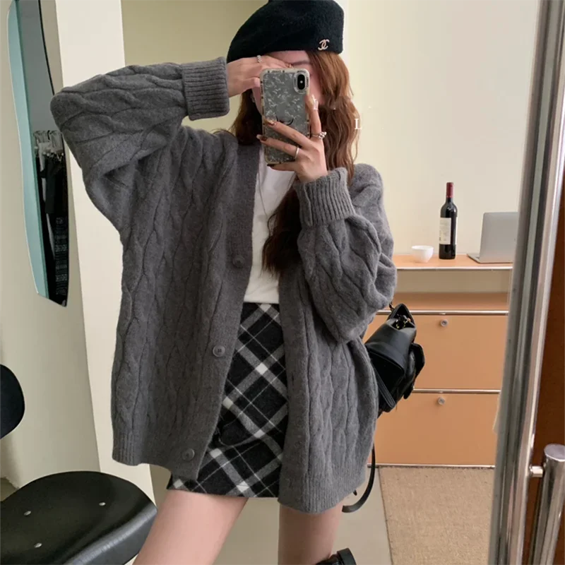 Twist Knit Cardigan – V-Neck Long Sleeve Basic Fit