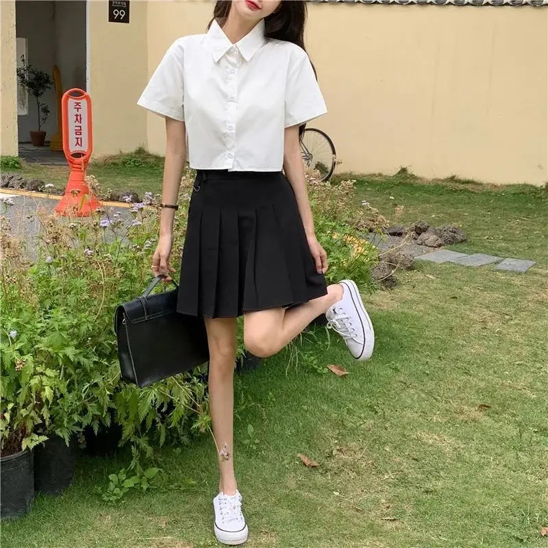 Cropped Short Sleeve Polo Blouse – Button-Up Basic