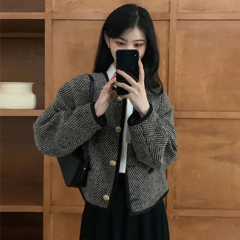 Cropped Tweed Jacket – Loose Elegant Fall Look
