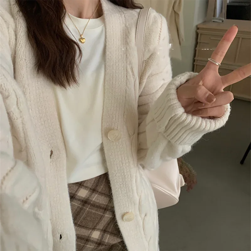 Twist Knit Cardigan – V-Neck Long Sleeve Basic Fit