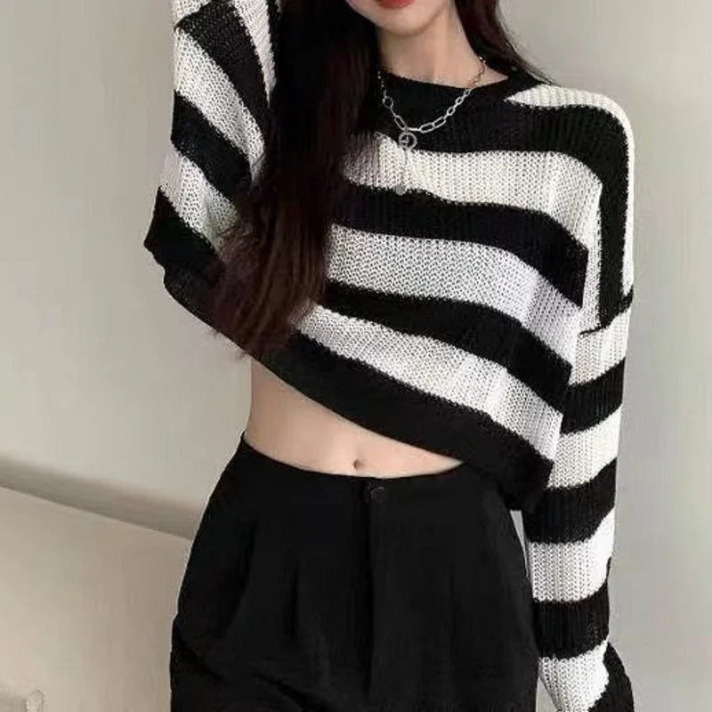 Stripe Contrast O-Neck Knit — Loose Pullover