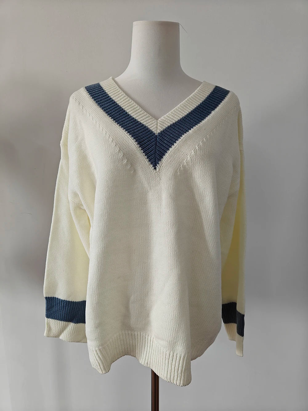 Patchwork Knit Sweater – V-Neck Long Sleeve Pullover