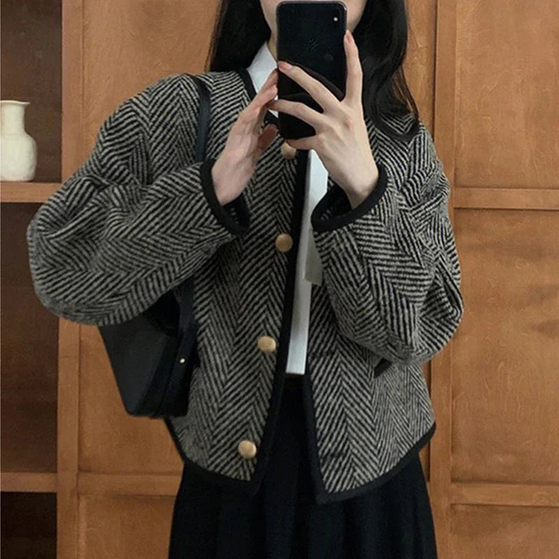 Cropped Tweed Jacket – Loose Elegant Fall Look