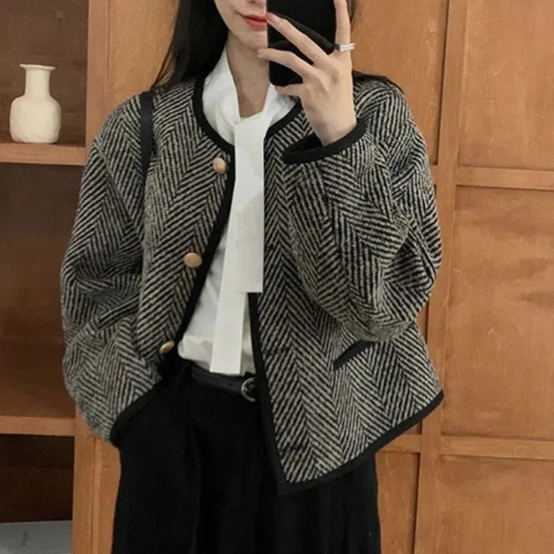 Cropped Tweed Jacket – Loose Elegant Fall Look