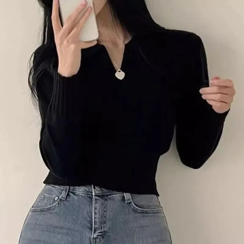 Turndown Collar Knit Sweater – Slim Fit Cropped Pullover