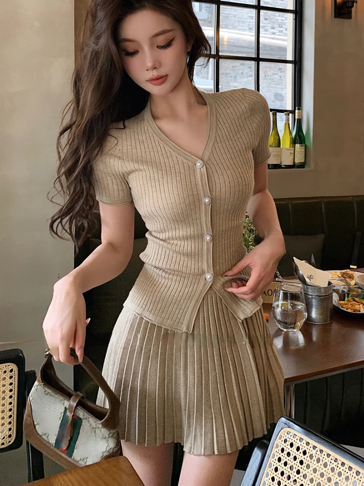 Retro Bodycon Mini Skirt Set – Casual Top + Pleated Skirt