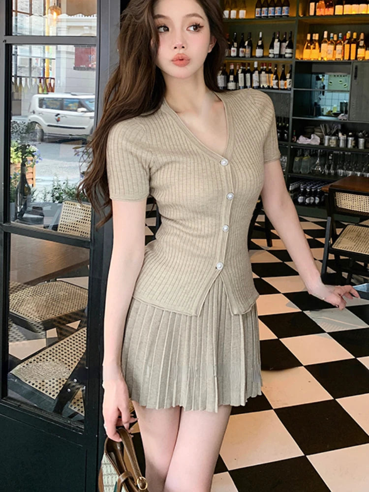 Retro Bodycon Mini Skirt Set – Casual Top + Pleated Skirt