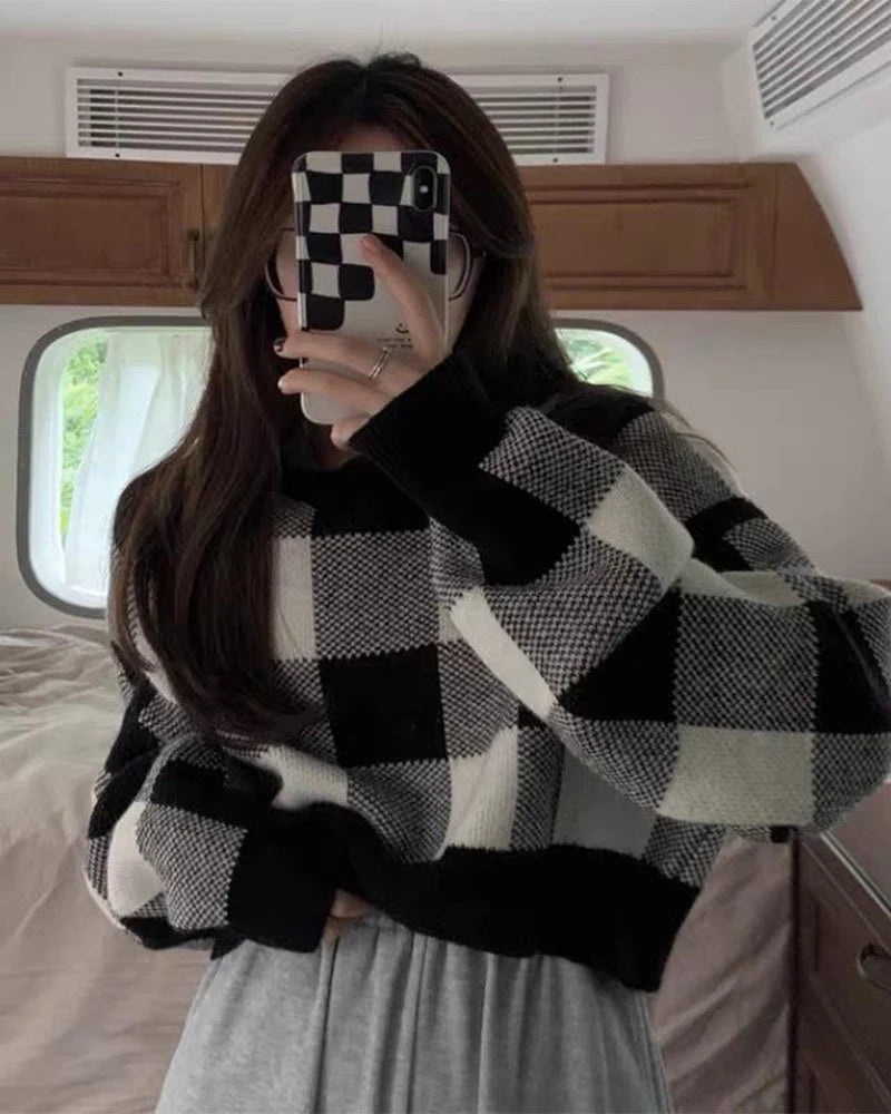 Gentle Knit Pullover – Plaid Contrast